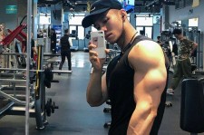 顺德肌肉男模(肌肉男模拟器)