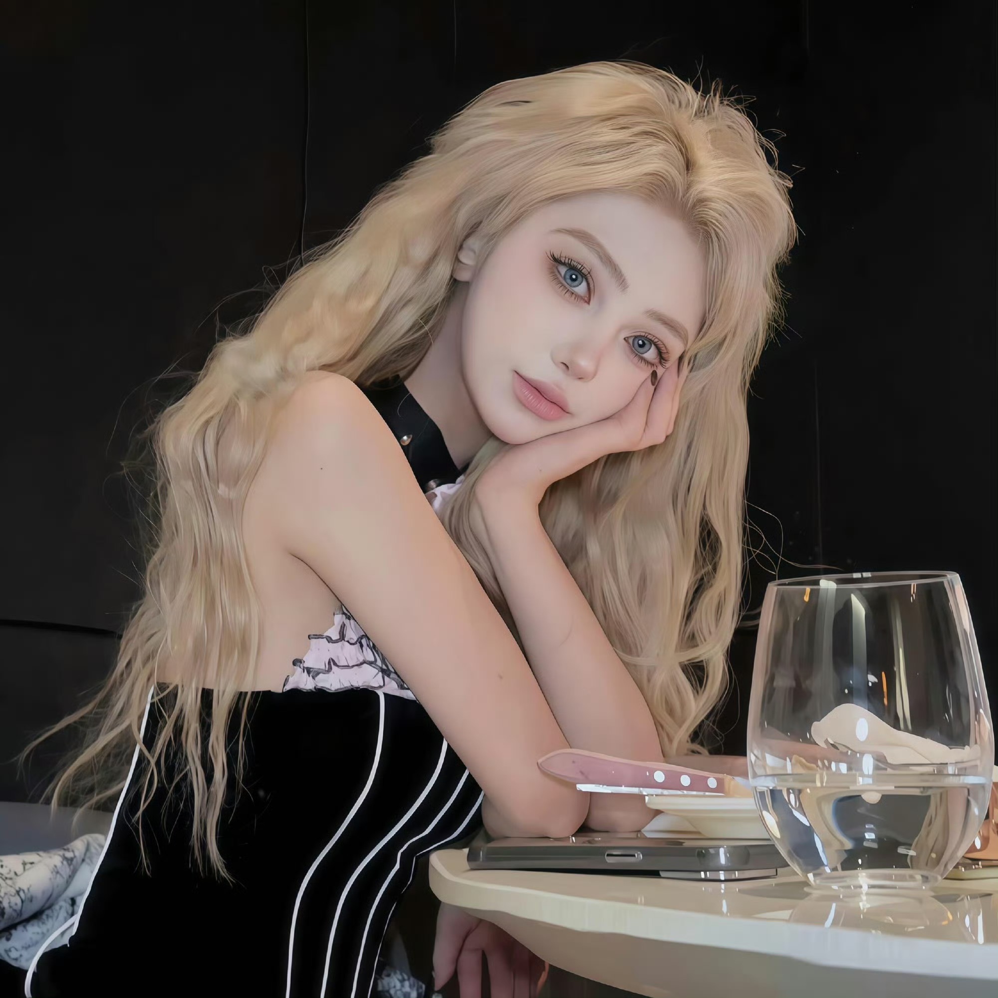 顺德伴游女生晨露的资料